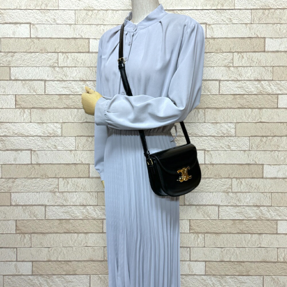 CELINE Besaz Triomphe Shoulder Bag Leather Black 110413BF4.38NO - Picture 2 of 8